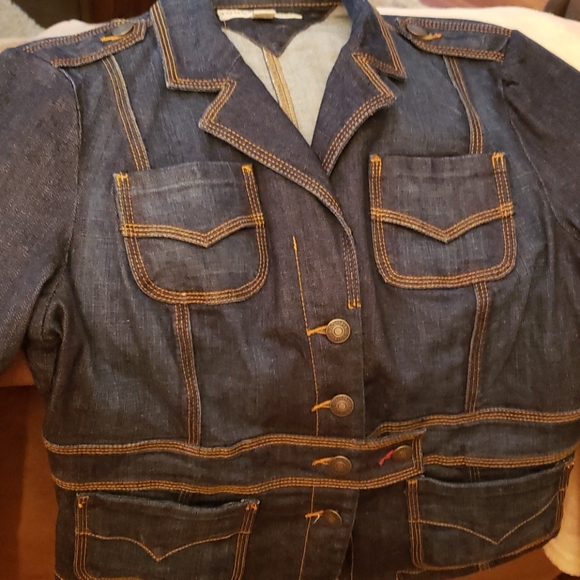 🎉HP🎉Like new! Tommy Hilfiger jean jacket, size L - Picture 4 of 5